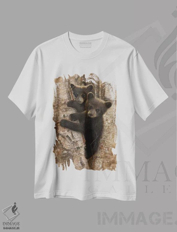 تیشرت سفید طرح دار بچه خرس های سیاه کنجکاو، هنر فاخر معاصر اثر کالین بوگل | immage.ir