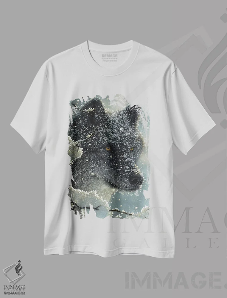 تیشرت سفید طرح دار گرگ سیاه در سفیدی، هنر فاخر اثر کالین بوگل | immage.ir