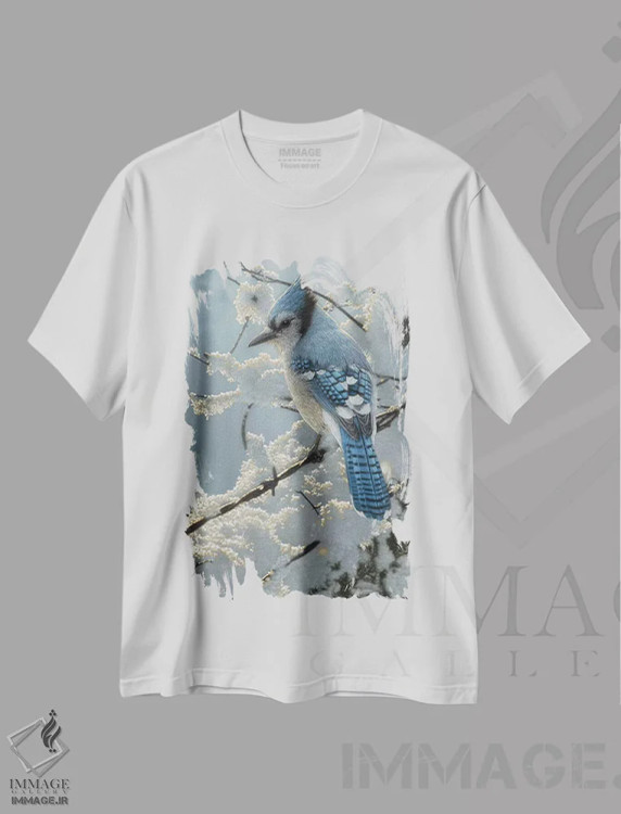 تیشرت سفید طرح دار جای آبی روی حصار، هنر فاخر معاصر اثر کالین بوگل | immage.ir