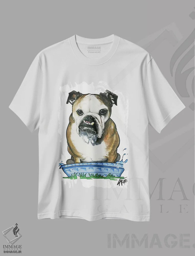 تیشرت سفید طرح دار بولداگ در استخر بچه اثر کاریکاتورهای سگ | فروشگاه ایماژ
