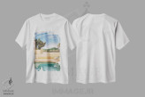 تیشرت سفید طرح دار خانه پشت تپه ها، هنر فاخر معاصر اثر چکو مارینیلو | immage.ir