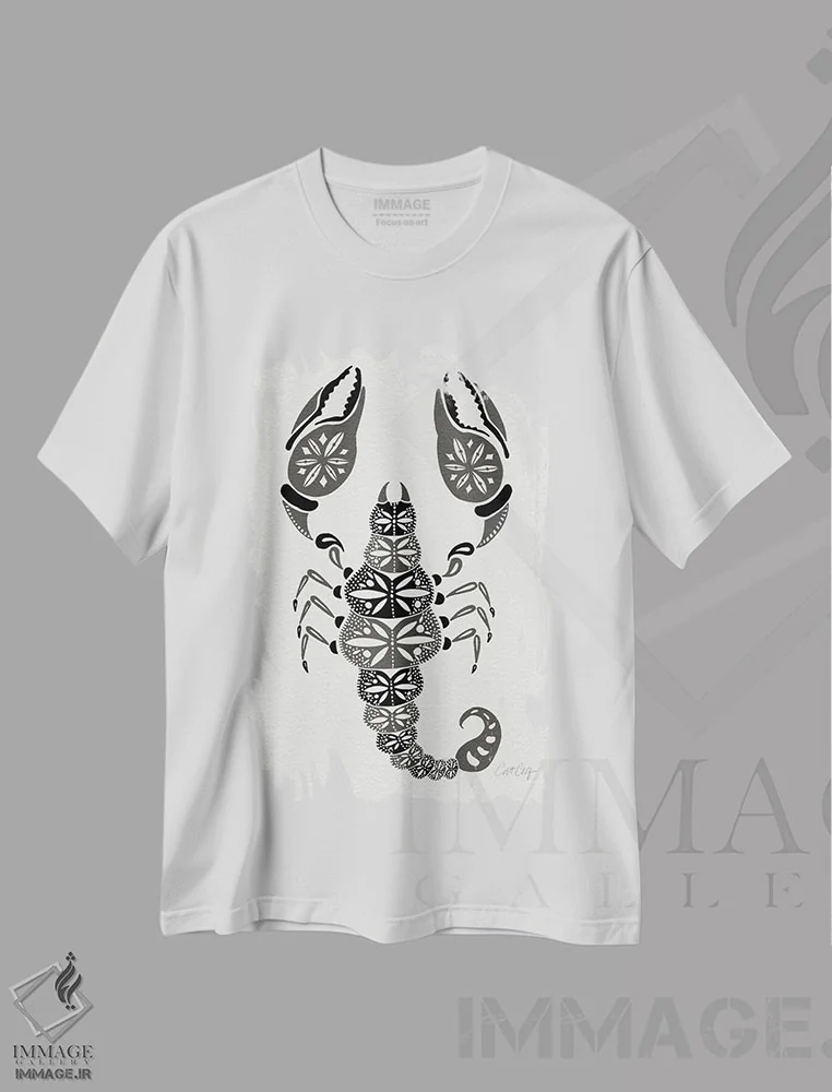 تیشرت سفید طرح دار عقرب خاکستری، هنر تزئینی سیاه و سفید اثر کت کوکیلت | فروشگاه ایماژ