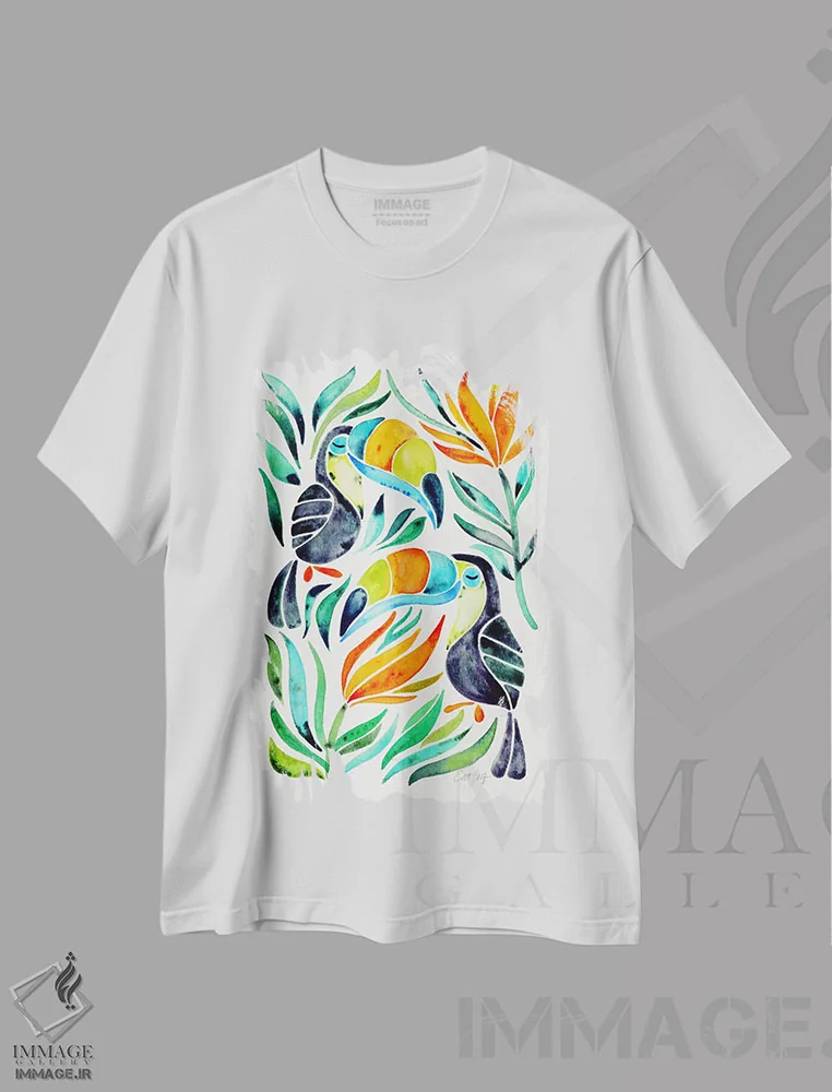 تیشرت سفید طرح دار توکان های رنگارنگ ۱، دکور ساحلی اثر کت کوکیلت | immage.ir