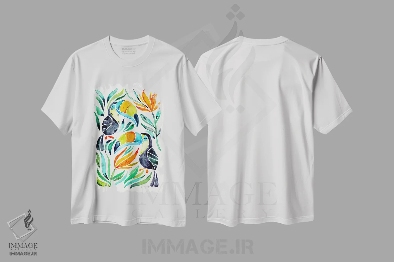 تیشرت سفید طرح دار توکان های رنگارنگ ۱، دکور ساحلی اثر کت کوکیلت | immage.ir