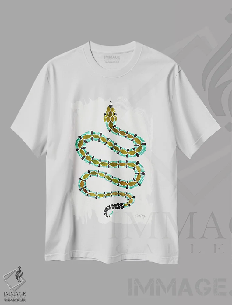 تیشرت سفید طرح دار مار تنها، دکور معاصر اثر کت کوکیلت | immage.ir