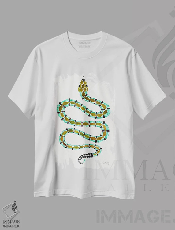 تیشرت سفید طرح دار مار تنها، دکور معاصر اثر کت کوکیلت | immage.ir