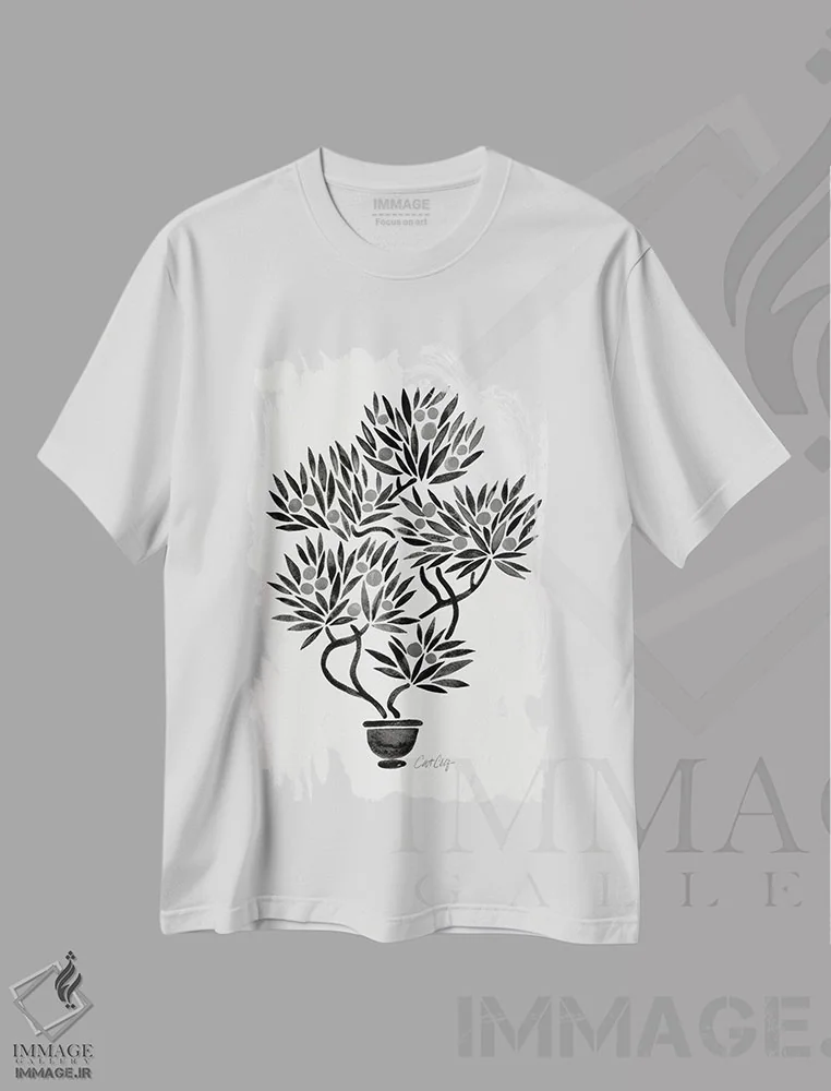 تیشرت سفید طرح دار بونسای سیاه و نارنجی، دکور آسیایی اثر کت کوکیلت | immage.ir