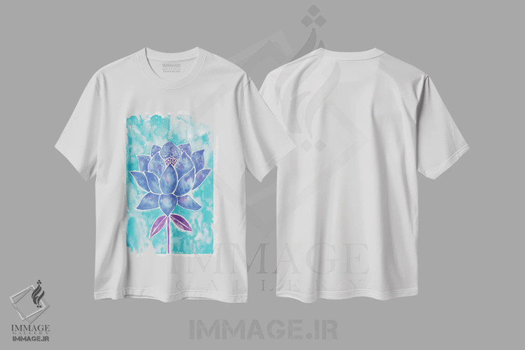 تیشرت سفید طرح دار شکوفه نیلوفر روی زمینه آبی، تزئینی اثر کت کوکیلت | فروشگاه ایماژ