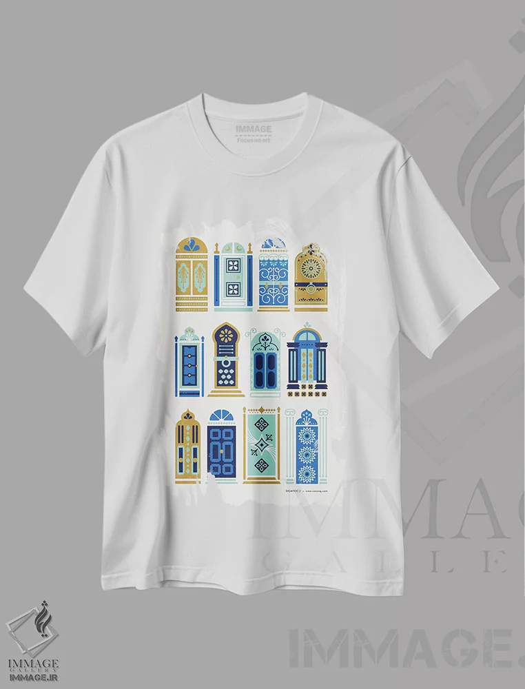 تیشرت سفید طرح دار درب های آبی برنزه، تزئینی اثر کت کوکیلت | immage.ir