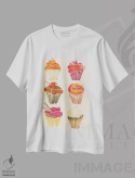 تیشرت سفید طرح دار کاپ کیک ها، تزئینی اثر کت کوکیلت | فروشگاه ایماژ