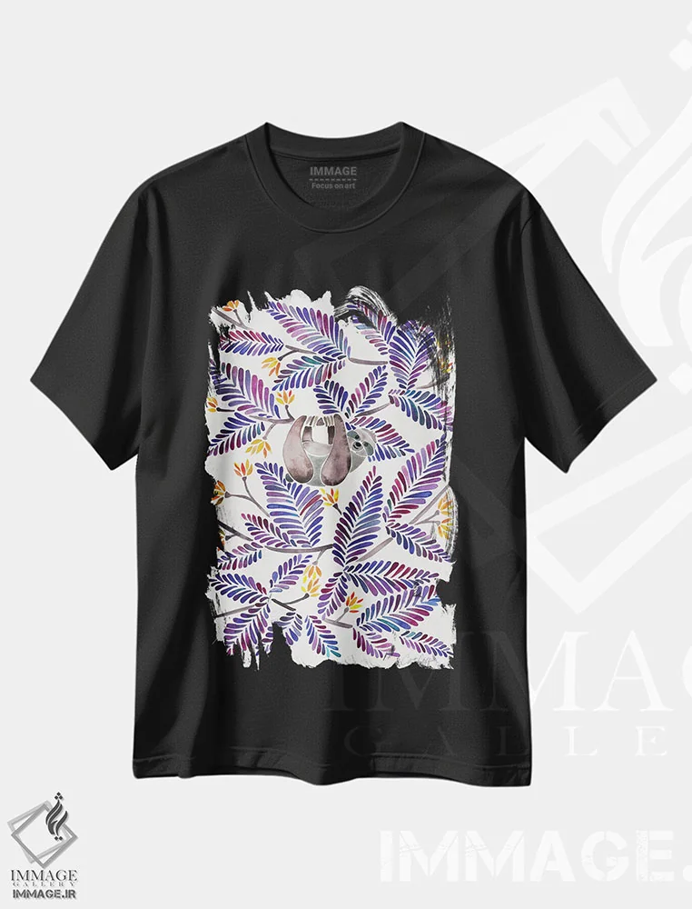 تیشرت مشکی طرح دار تنبل نیلی، دکور بوهمی اثر کت کوکیلت | immage.ir