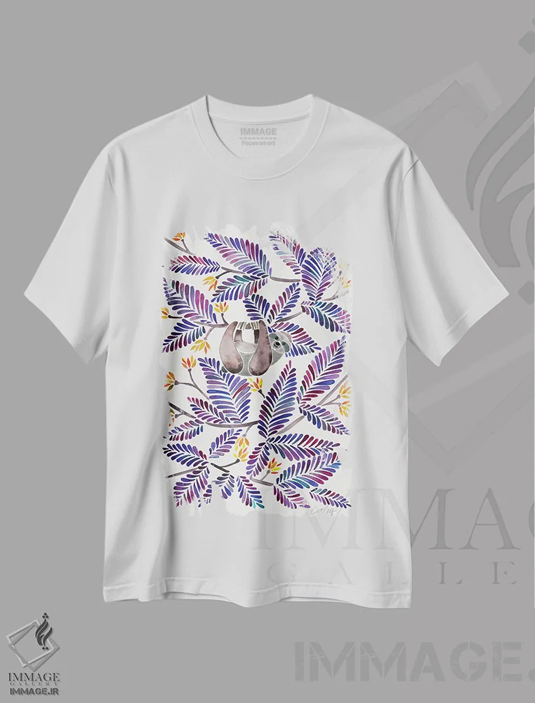 تیشرت سفید طرح دار تنبل نیلی، دکور بوهمی اثر کت کوکیلت | فروشگاه ایماژ