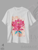 تیشرت سفید طرح دار شکوفه نیلوفر با زمینه هلویی و ارغوانی، دکور آسیایی اثر کت کوکیلت | immage.ir
