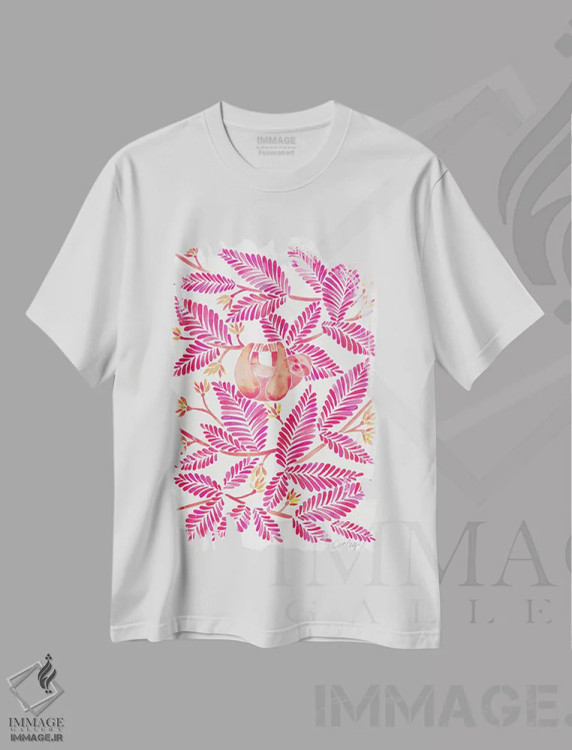 تیشرت سفید طرح دار تنبل صورتی، دکور بوهمی اثر کت کوکیلت | immage.ir