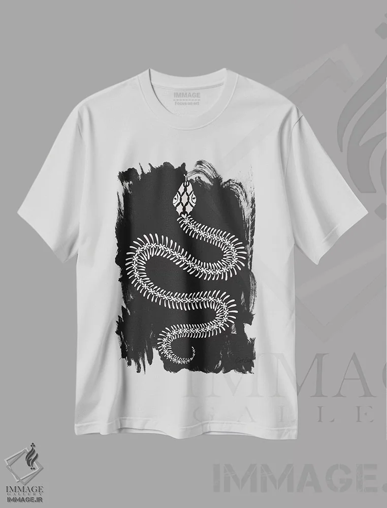 تیشرت سفید طرح دار استخوان بندی مار سفید، تزئینی اثر کت کوکیلت | immage.ir