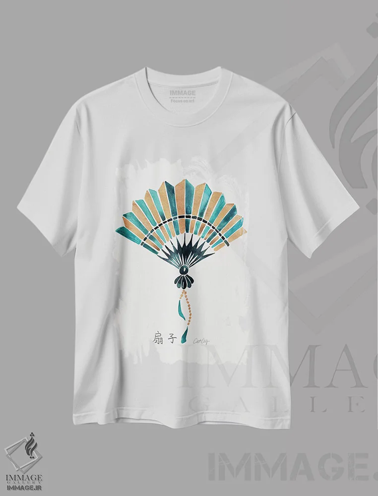 تیشرت سفید طرح دار طلایی سبز دودی، تزئینی اثر کت کوکیلت | immage.ir
