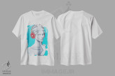 تیشرت سفید طرح دار سر یونانی-رومی با هدفون، هنر فاخر معاصر اثر سیسی گیدی | immage.ir