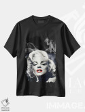 تیشرت مشکی طرح دار مرلین لب سرخ در مه/دود، هنر دیجیتال اثر کریس کنسانی | immage.ir