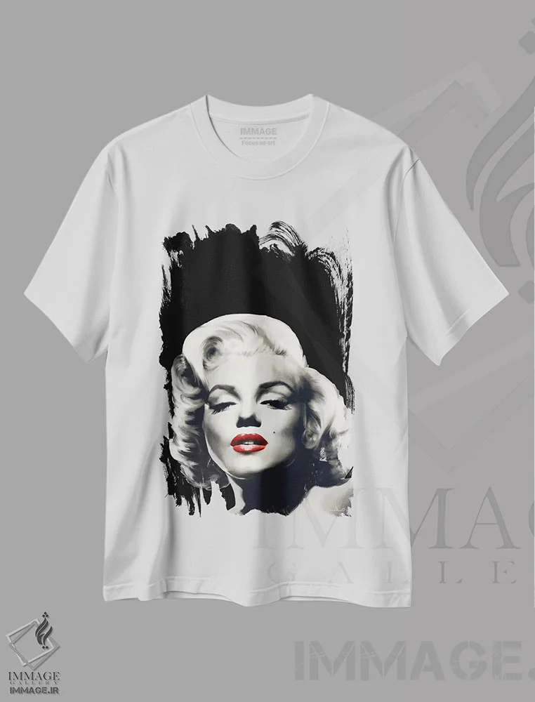 تیشرت سفید طرح دار مرلین لب سرخ با لباس مشکی، هنر دیجیتال اثر کریس کنسانی | immage.ir