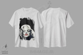 تیشرت سفید طرح دار مرلین لب سرخ با لباس مشکی، هنر دیجیتال اثر کریس کنسانی | immage.ir