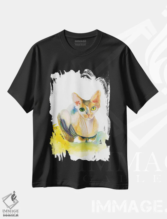 تیشرت مشکی طرح دار اسفینکس روی بالشت زرد، دکور معاصر اثر کانی کالم | immage.ir