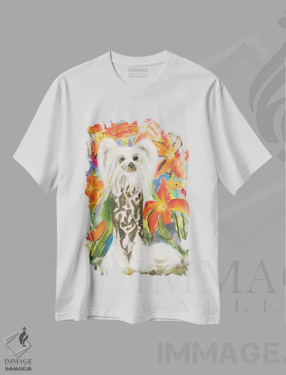 تیشرت سفید طرح دار زویی در میان لیلیوم ها، مدیوم اثر کانی کالم | immage.ir