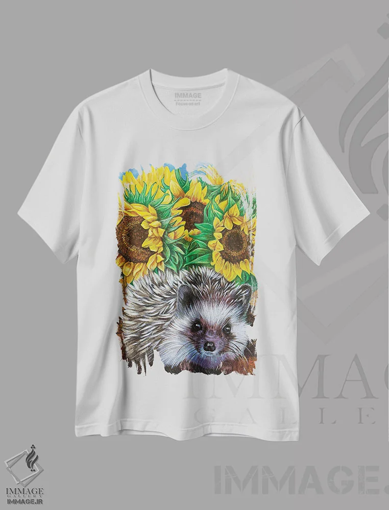 تیشرت سفید طرح دار جوجه تیغی با آفتابگردان ها، مدیوم اثر سیندی دودس | immage.ir