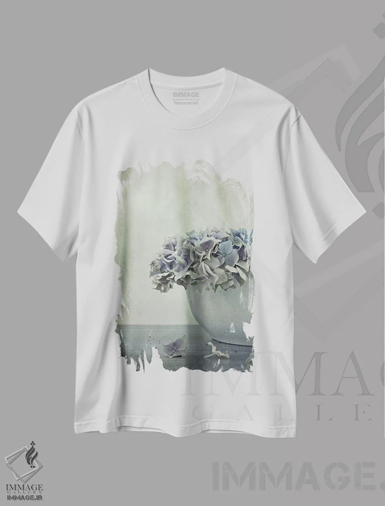 تیشرت سفید طرح دار هورتنزیا قدیمی، مدیوم اثر کلودیا دروسرت | فروشگاه ایماژ
