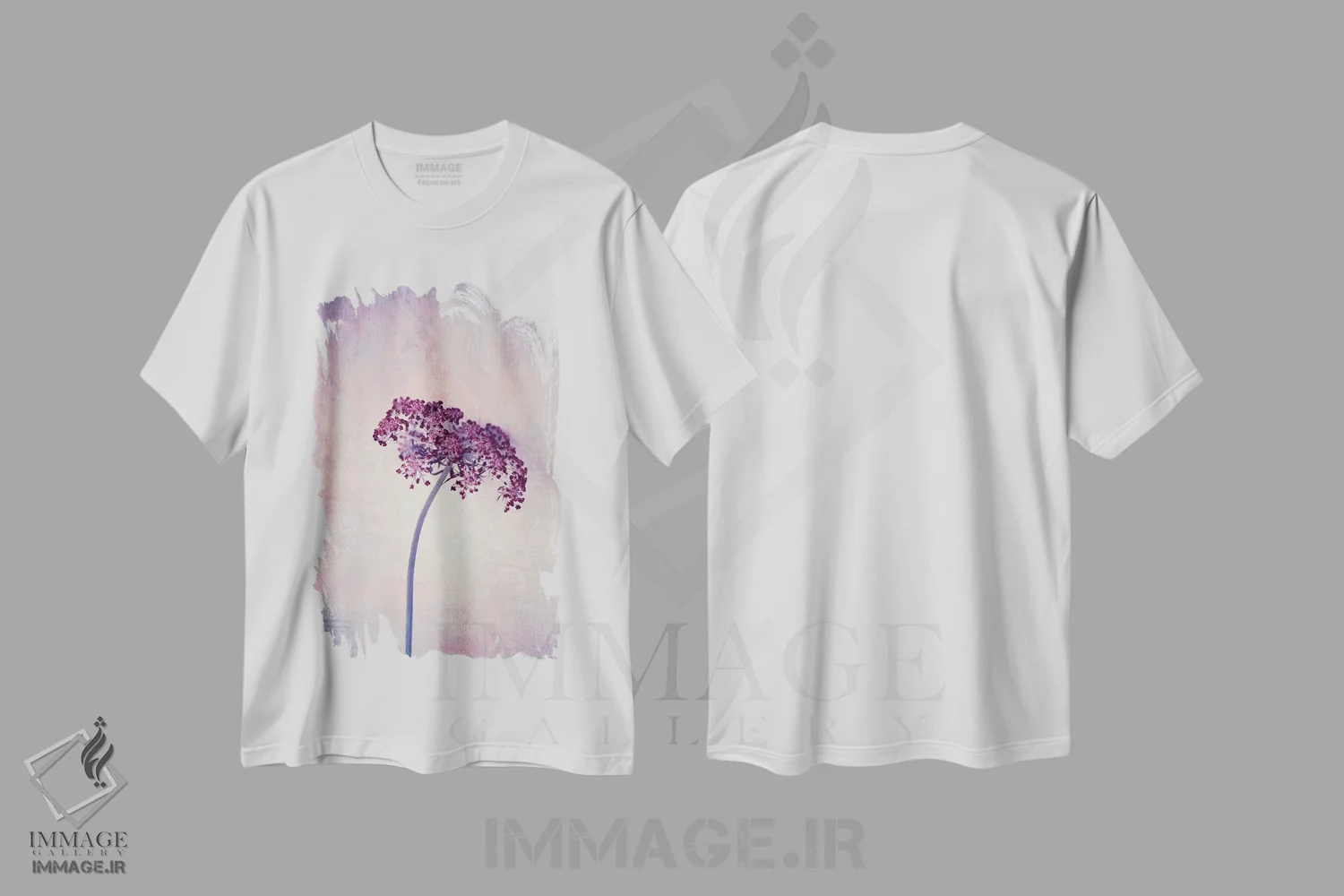 تیشرت سفید طرح دار یاس بنفش، تزئینی اثر کلودیا دروسرت | immage.ir