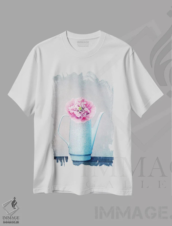 تیشرت سفید طرح دار گل قدیمی، عکاسی هنری فاخر اثر کلودیا دروسرت | immage.ir