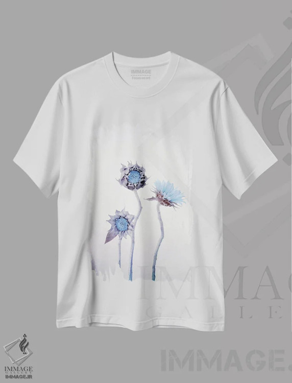 تیشرت سفید طرح دار آفتابگردان، عکاسی هنری فاخر اثر کلودیا دروسرت | immage.ir
