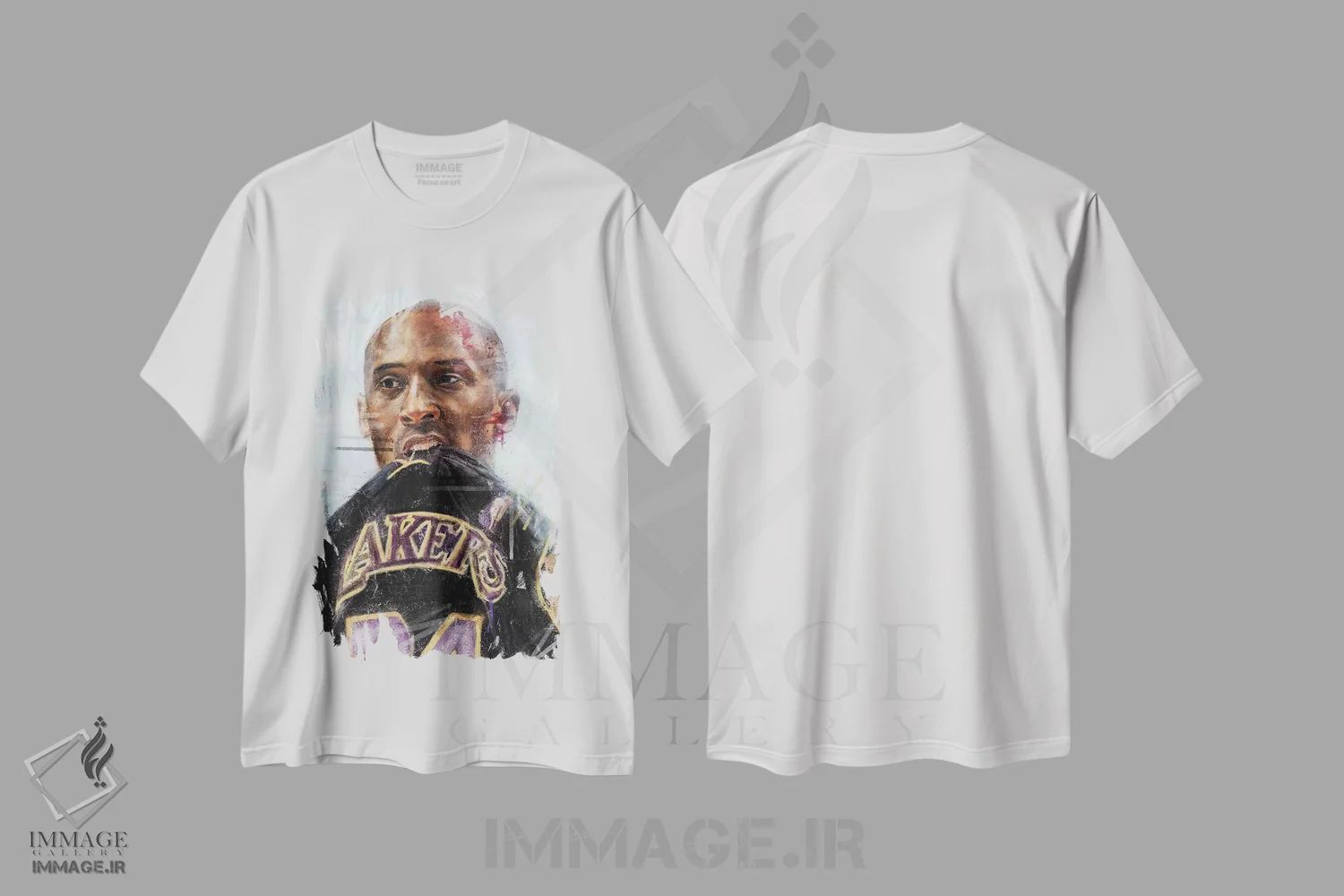 تیشرت سفید طرح دار کوبه برایانت در حال گاز گرفتن پیراهن، هنر آمریکایی آفریقایی تبار اثر کدی سن | فروشگاه ایماژ