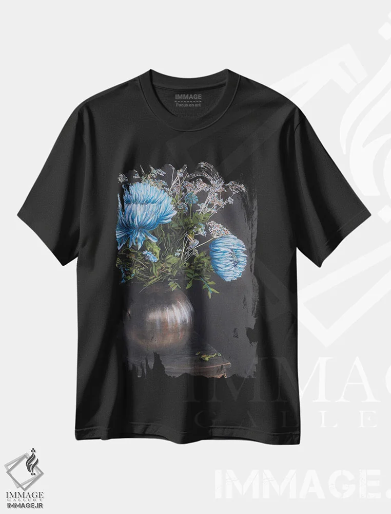 تیشرت مشکی طرح دار طبیعت بی جان آبی، مدیوم اثر شارلوت ادر | immage.ir