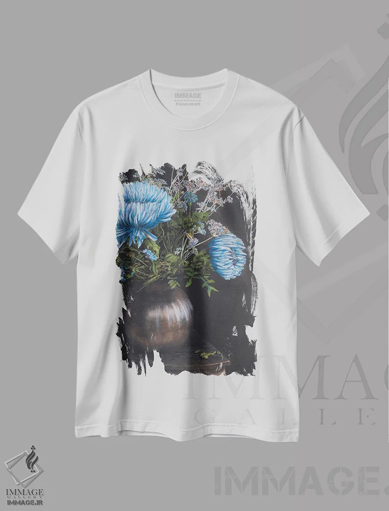 تیشرت سفید طرح دار طبیعت بی جان آبی، مدیوم اثر شارلوت ادر | فروشگاه ایماژ