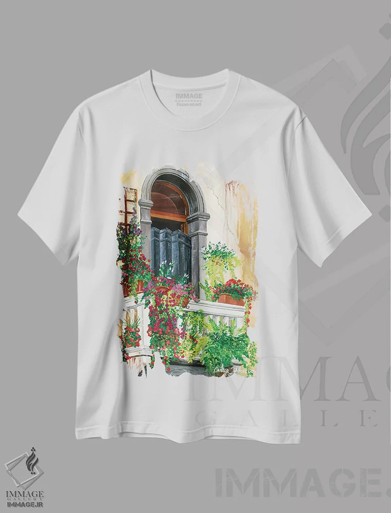 تیشرت سفید طرح دار بالکن گل دار ونیز، هنر فاخر معاصر اثر کرتیس فانک | immage.ir