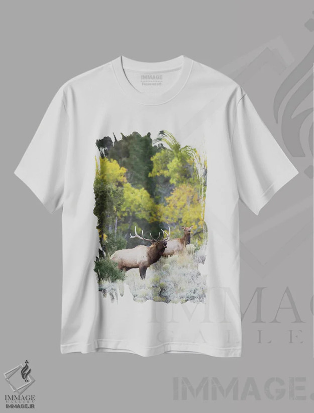تیشرت سفید طرح دار گوزن نر راکی در حال آوای جفت خواهی، عکاسی ماکرو اثر کن آرچر | فروشگاه ایماژ