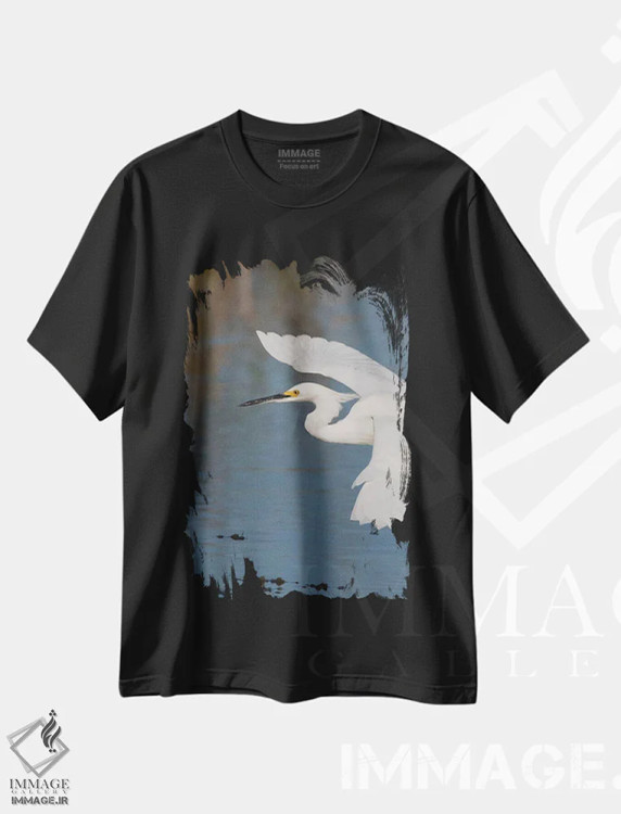 تیشرت مشکی طرح دار پرواز اگرت برفی، عکاسی ماکرو اثر کن آرچر | immage.ir