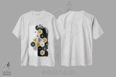 تیشرت سفید طرح دار زنبورها ۱، هنر دیجیتال اثر چایا شرادر | فروشگاه ایماژ