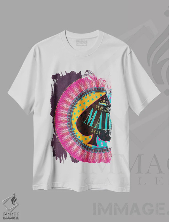 تیشرت سفید طرح دار اینجا همه دیوانه ایم، هنر دیجیتال اثر چایا شرادر | فروشگاه ایماژ