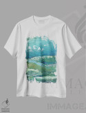 تیشرت سفید طرح دار کوه نما آبی ۱، آبستره اثر مارسی چپمن | immage.ir