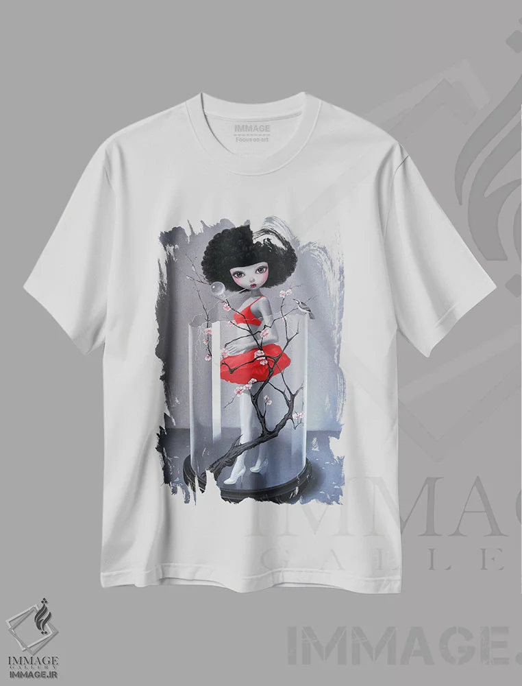 تیشرت سفید طرح دار "خارج از کنترل"، هنر فاخر معاصر اثر چن هونگژو | immage.ir