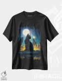 تیشرت مشکی طرح دار گربهٔ سیاه در جنگل جادویی، هنر دیجیتال اثر آدام کازینز | فروشگاه ایماژ