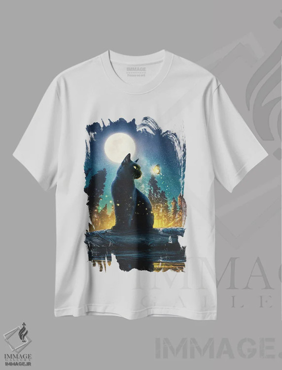 تیشرت سفید طرح دار گربهٔ سیاه در جنگل جادویی، هنر دیجیتال اثر آدام کازینز | immage.ir