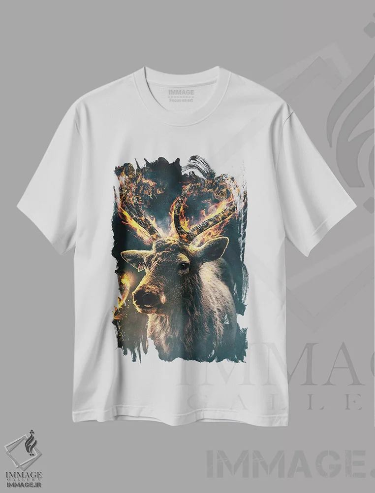 تیشرت سفید طرح دار گوزن آتشین، هنر دیجیتال اثر آدام کازینز | immage.ir
