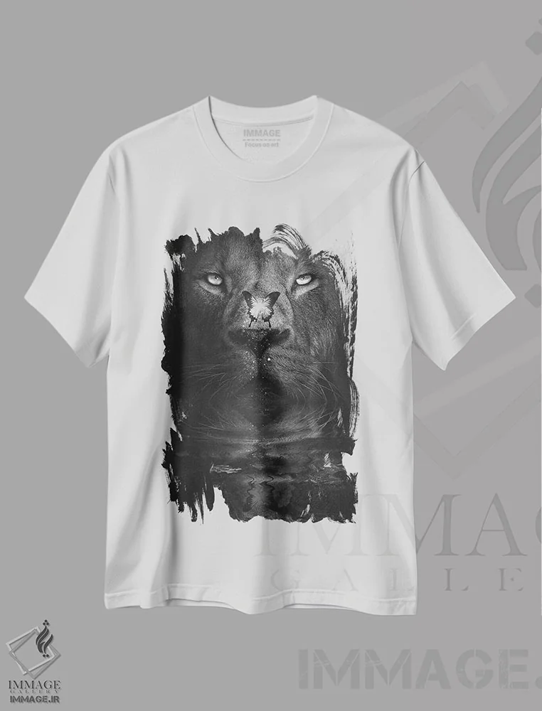 تیشرت سفید طرح دار شیر و پروانه، هنر دیجیتال سیاه و سفید اثر آدام کازینز | فروشگاه ایماژ