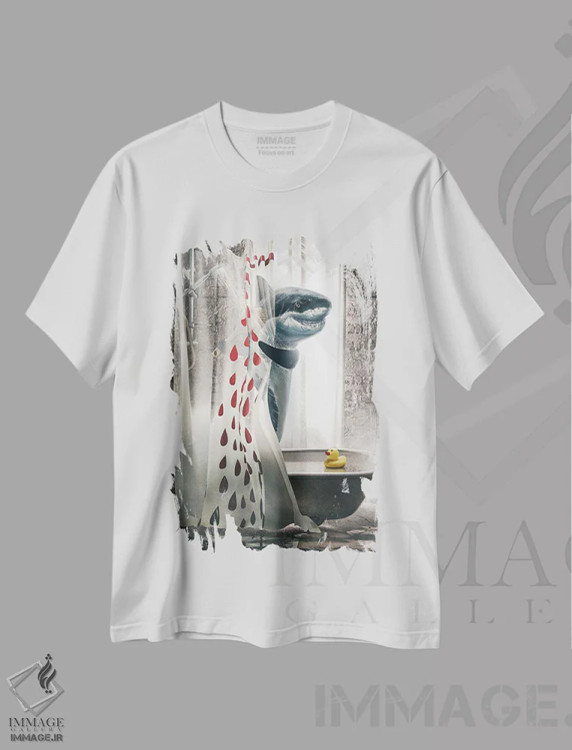 تیشرت سفید طرح دار کوسه در حمام، هنر دیجیتال اثر آدام کازینز | immage.ir