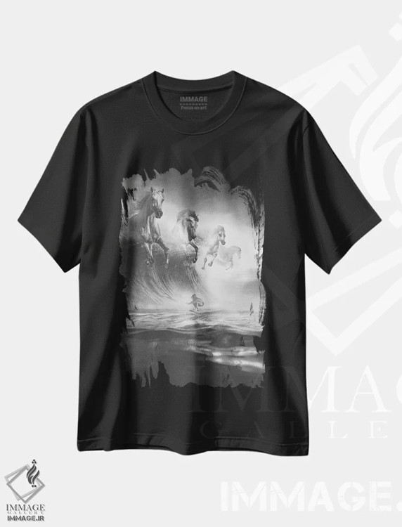 تیشرت مشکی طرح دار اسب های سفید، دکوراسیون جایگزین اثر آدام کازینز | immage.ir