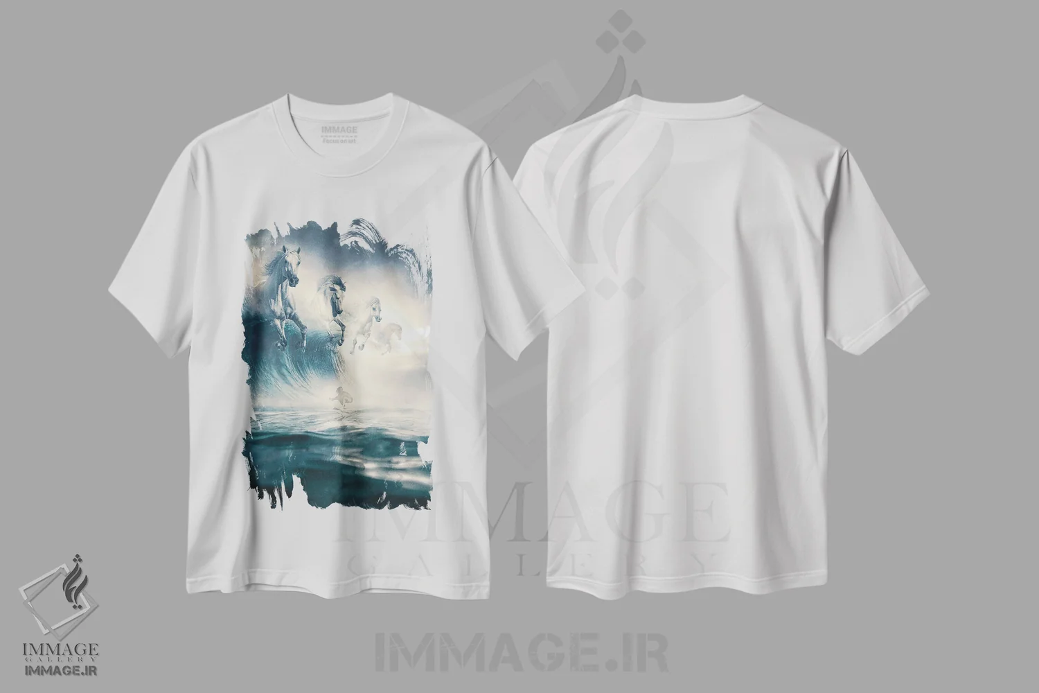 تیشرت سفید طرح دار اسب های سفید، دکور ساحلی اثر آدام کازینز | immage.ir