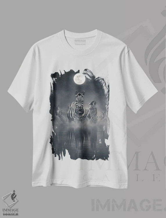 تیشرت سفید طرح دار گورخرها در شب، دکوراسیون جایگزین اثر آدام کازینز | immage.ir