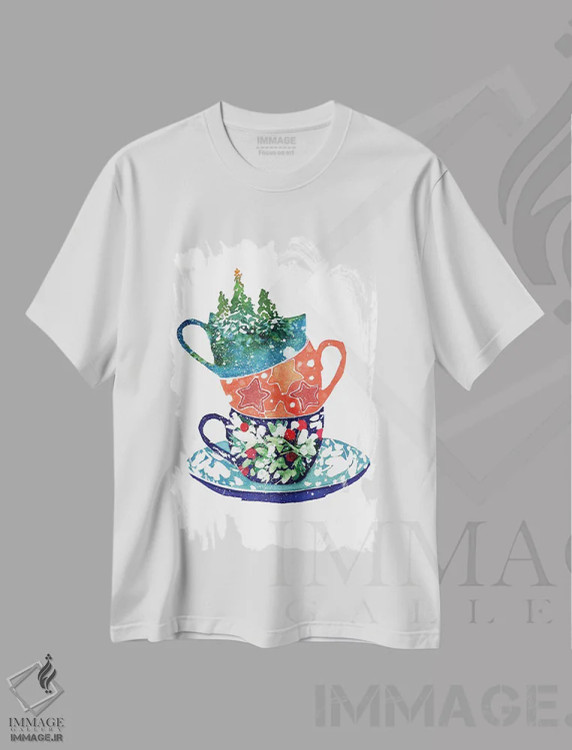 تیشرت سفید طرح دار فنجان های روی هم چیده کریسمس، دکور معاصر اثر کریتیو اینگرید | فروشگاه ایماژ